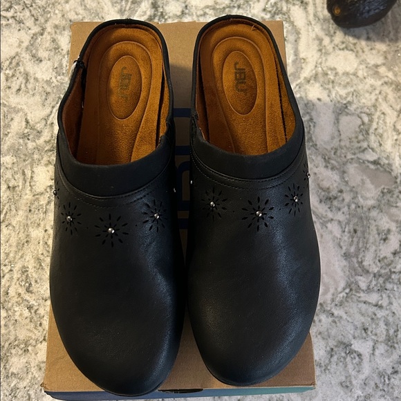 JBU Shoes - JBU Black “Vista” clogs